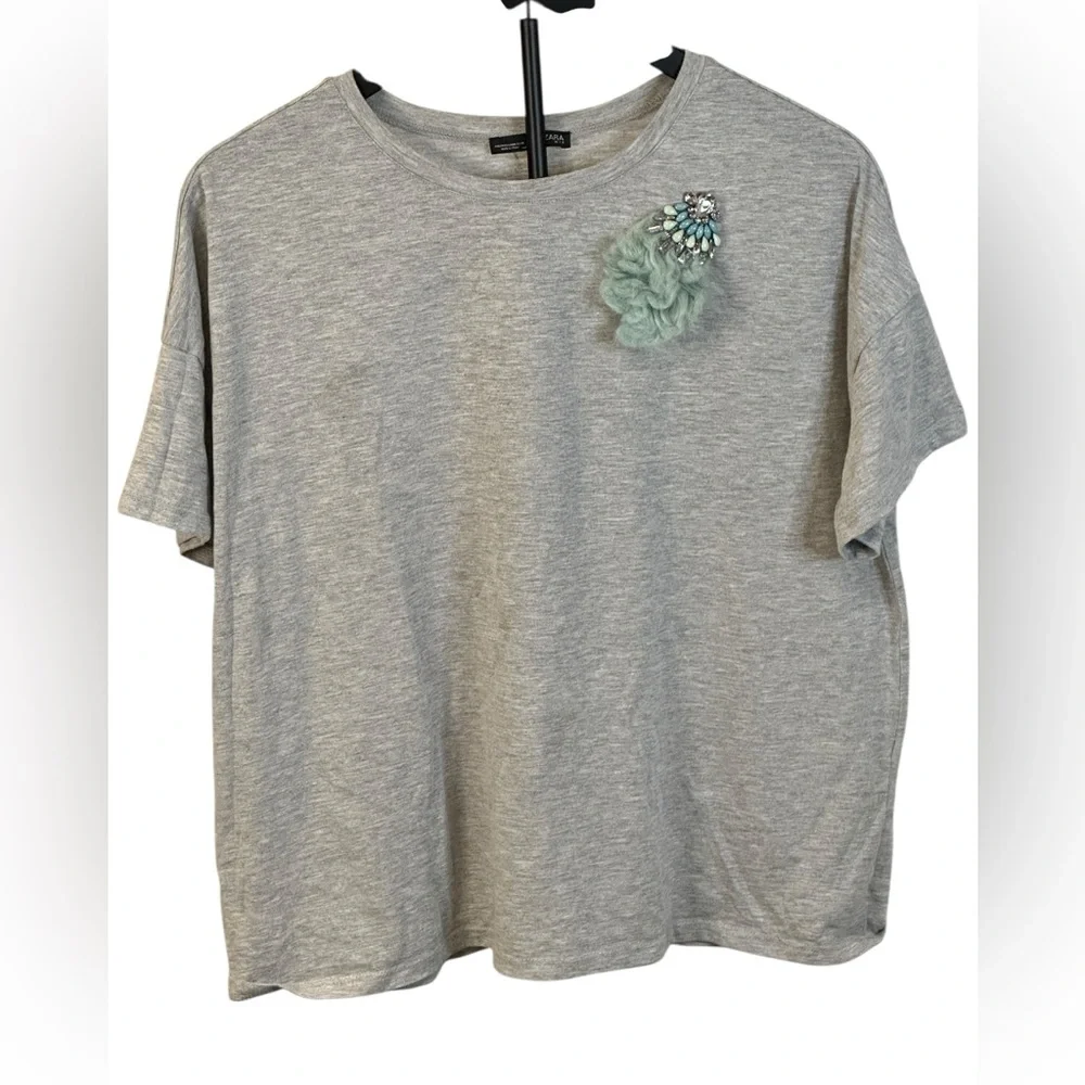 ZARA Gray Embellished T-Shirt Size M Floral Applique Rhinestone - Picture 2 of 6
